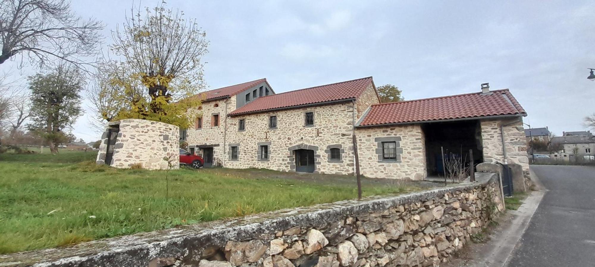 Relais Du Lac De La Truyere 昂拉尔德斯·德圣菲 外观 照片